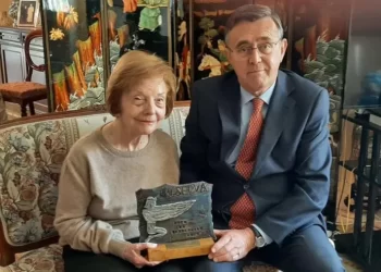 Isabel Perón recibió un premio en España