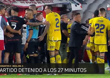 El juego entre Estudiantes y Boca Juniors se suspendió a los 27 minutos por la descompensación de Javier Altamirano
