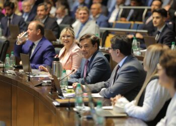 Rovira impulsa la integración de la inteligencia artificial en la educación