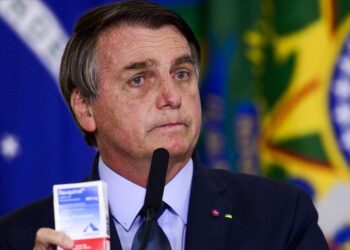 Policía de Brasil presentó cargos contra Bolsonaro por falsificar el carné de vacunación