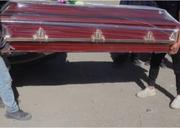 Policía peruana irrumpe en un velorio para decomisar ataúd con el cadáver