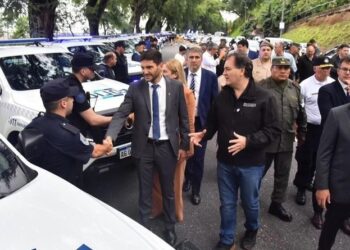 Axel Kicillof envió 80 patrulleros a Rosario para combatir la violencia narco