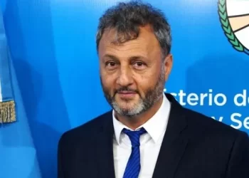 Tras el escándalo de los sueldos, Javier Milei echó al secretario de Trabajo
