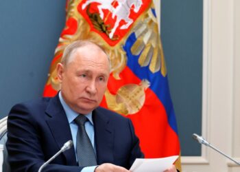 Condenan a días de cárcel en Rusia a un joven que nombró a su red de WiFi con un mensaje a favor de Ucrania