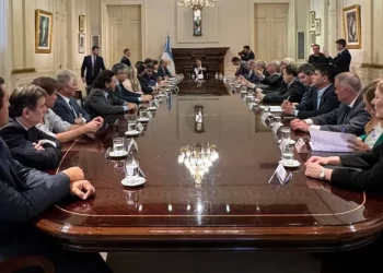 Ley Ómnibus II: en medio de las negociaciones, el Gobierno postergó la reunión con gobernadores