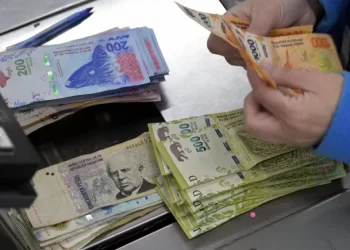 El salario promedio de trabajadores formales ya está por debajo de la línea de pobreza