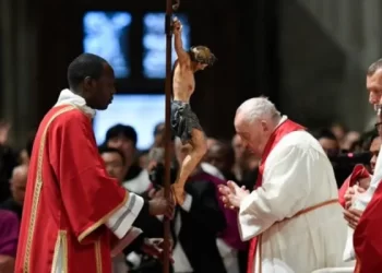 El papa Francisco canceló su presencia en la procesión del “Vía Crucis” en el Coliseo