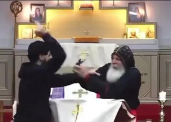 Atacaron a puñaladas a un obispo en una iglesia en Sídney