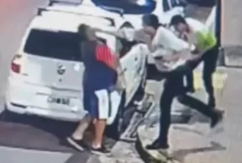 Inspector de tránsito agredido violentamente en Corrientes