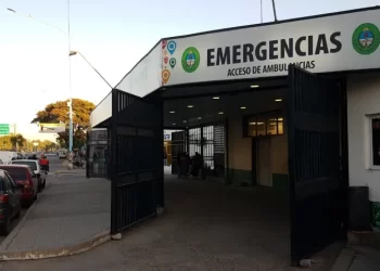 Se descompensó en la calle y lo abandonaron en un hospital de Corrientes