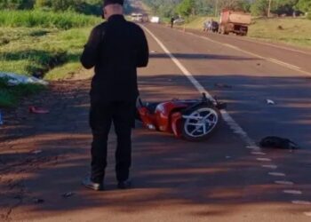 Motociclista murió tras chocar contra un camión