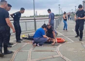 Un hombre fue rescatado del Paraná