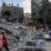 Israel continúa con sus bombardeos en Gazapese al retiro de sus tropas del sur