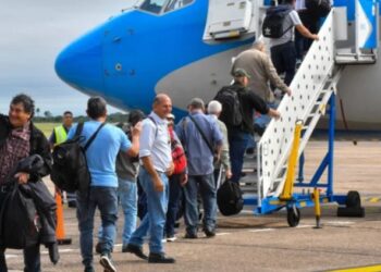 Un contingente de ex combatientes correntinos partió a Malvinas
