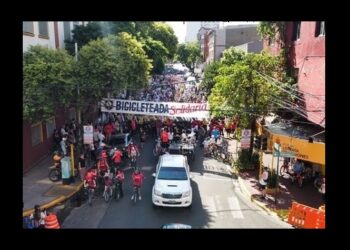 La bicicleteada solidaria del Roque González reunió miles de personas