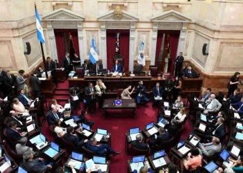 Senadores aprobaron un proyecto de resolución para aumentarse los sueldos