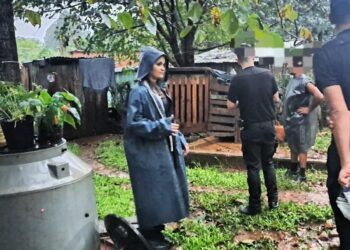 La policía de Misiones asiste a los afectados por las lluvias en toda la provincia
