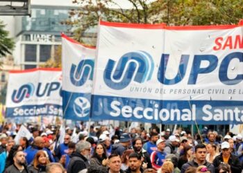 Empleados públicos de Santa Fe aceptaron la oferta del 18% de aumento en un trimestre