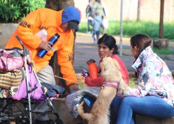 Ante la llegada del frío, asisten a personas en situación de calle