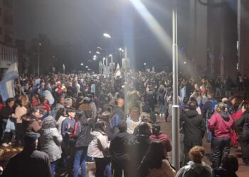 Protestas e incidentes frente a la Legislatura