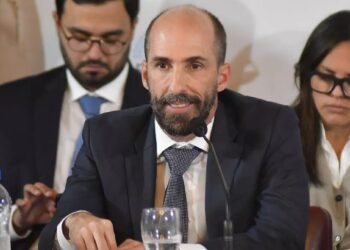 Reescriben, otra vez, la ley Bases