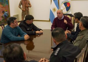 Ordenaron el despeje de la avenida Uruguay por la protesta policial