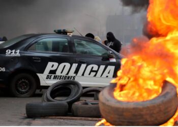 Continúa el acampe policial y las negociaciones por recomposición salarial