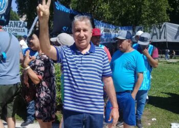 “El desastre que hoy afecta a los docentes lo generó Javier Milei”