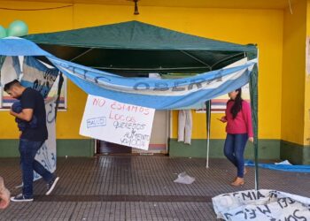 Siguen las protestas pese al aumento salarial que ratificó el Gobierno
