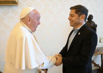 El papa Francisco recibió a Axel Kicillof en el Vaticano