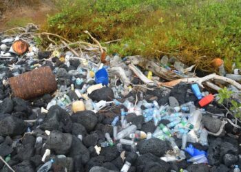 La basura de la flota china en el Pacífico invade las Islas Galápagos