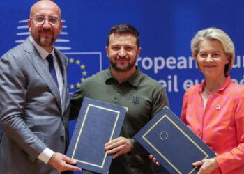La Unión Europea se compromete a intensificar ayuda militar a Ucrania