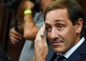 Garro, ¡afuera!