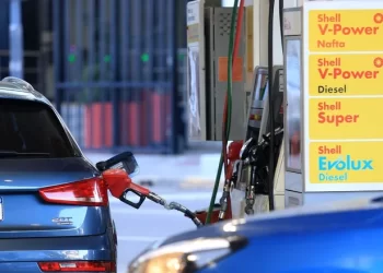 El Gobierno aumentó impuesto a los combustibles y subirá la nafta el domingo