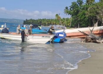 Autoridades dominicanas hallan embarcación con 25 esqueletos humanos y sustancias ilícitas