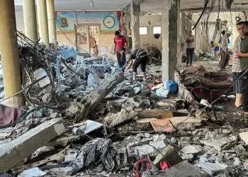 Un bombardeo israelí deja al menos 100 muertos en una escuela en Gaza