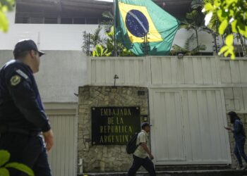 Los diplomáticos argentinos dejaron Venezuela