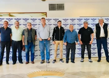 Gremios del transporte se protegen en medio de la avanzada de Milei contra Aerolíneas Argentinas