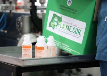 Corrientes inició la producción de 47 mil frascos de repelente