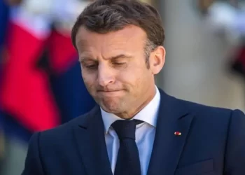 Diputados franceses de izquierda solicitan destitución de Macron