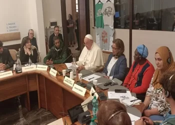 El Papa insta a movimientos sociales a la lucha a favor de los pobres