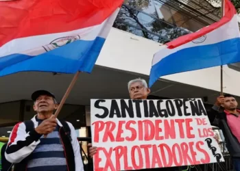 Trabajadores paraguayos protestan contra nueva propuesta laboral del presidente Peña