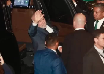 Vuelo del presidente Lula da Silva hacia Brasil presenta fallos técnicos