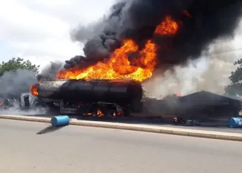 Más de cien personas fallecen a causa de explosión de camión cisterna en Nigeria