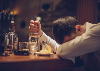 Los hombres son los más afectados por el consumo de drogas y alcohol a nivel mundial