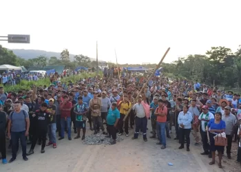 Aumentan bloqueos de carreteras en Bolivia tras atentado contra Evo Morales