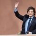 Javier Milei salió al balcón de la Casa Rosada y manifestantes lo repudiaron