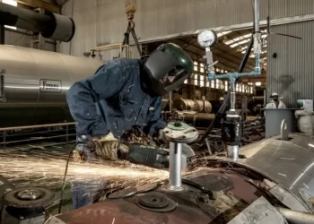 La UIA contradijo a INDEC: según un informe, la actividad industrial cayó en agosto