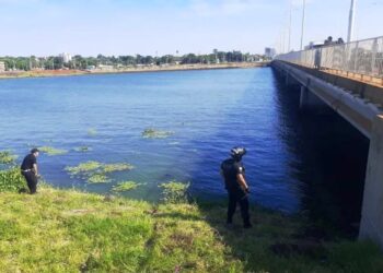 Rescataron a una mujer que cayó al arroyo Zaimán