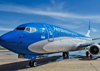 Tras meses de conflicto, Aerolíneas Argentinas y los gremios aeronáuticos alcanzaron un acuerdo